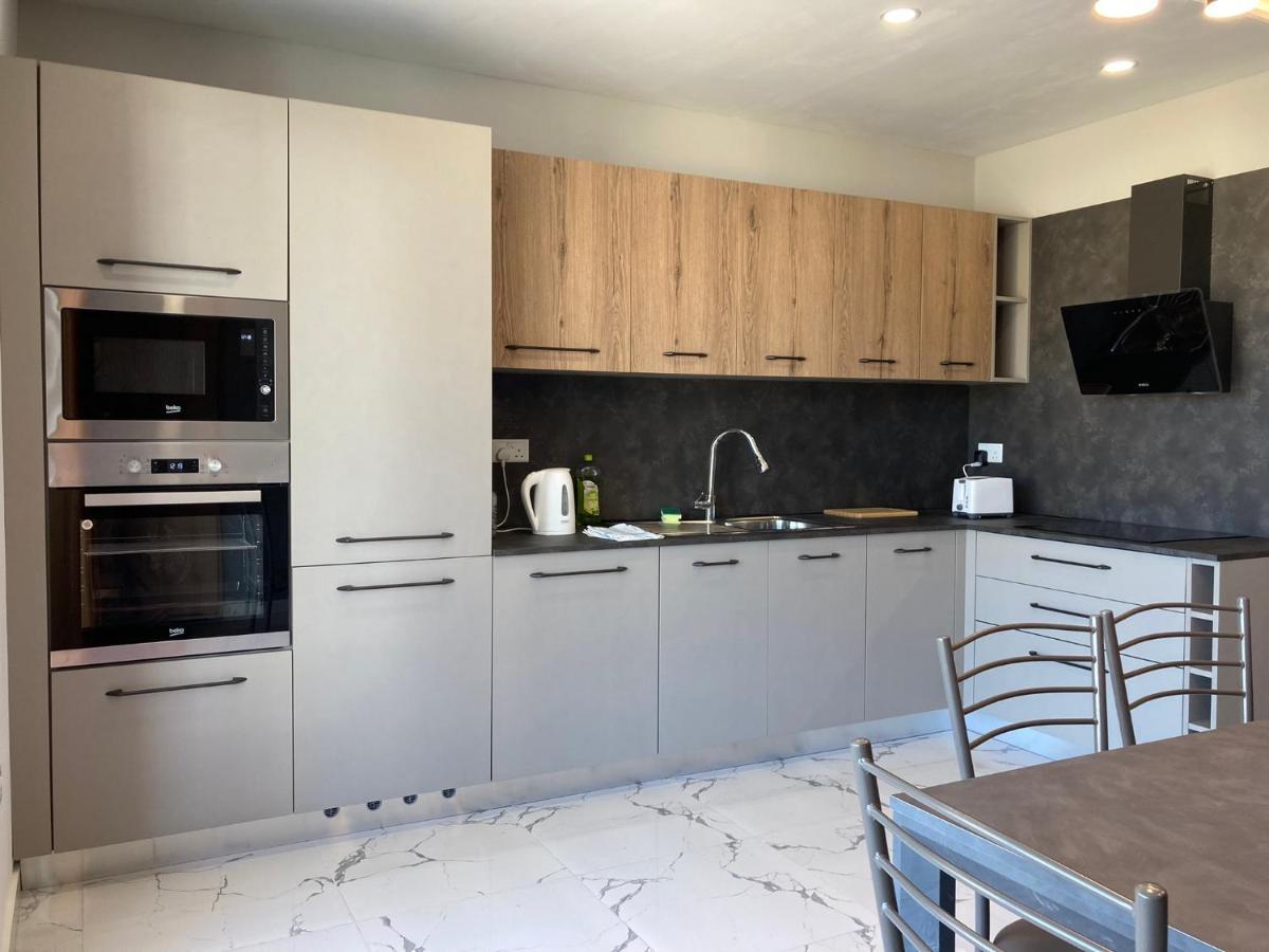 Sliema 2 Bedroom Apartment Bagian luar foto